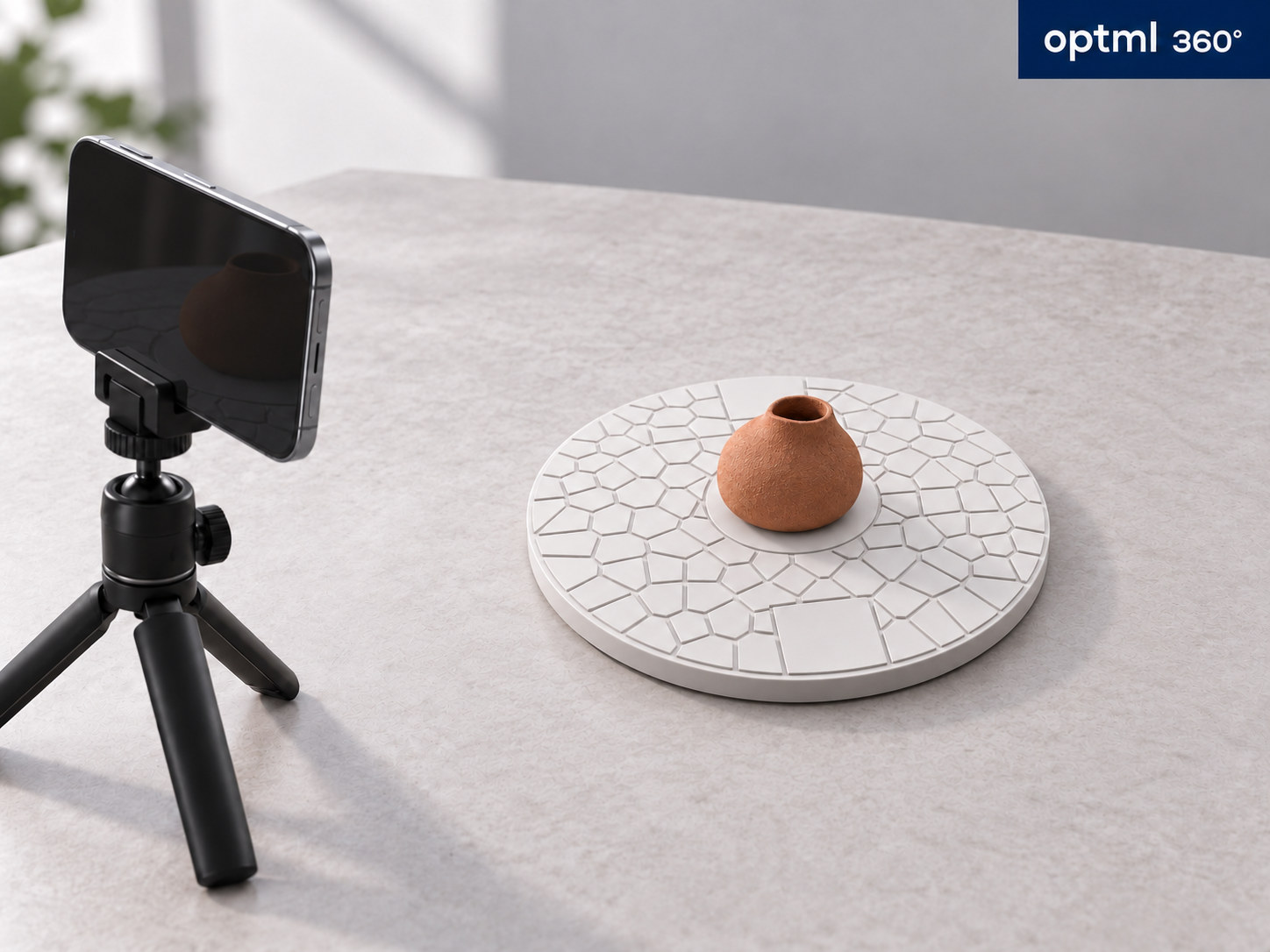 Placez l'objet près du centre de CaptureDisc et gardez la surface à motif visible pendant tout l'enregistrement. L'app de capture Optimal 360 est disponible sur iPhone et Android.